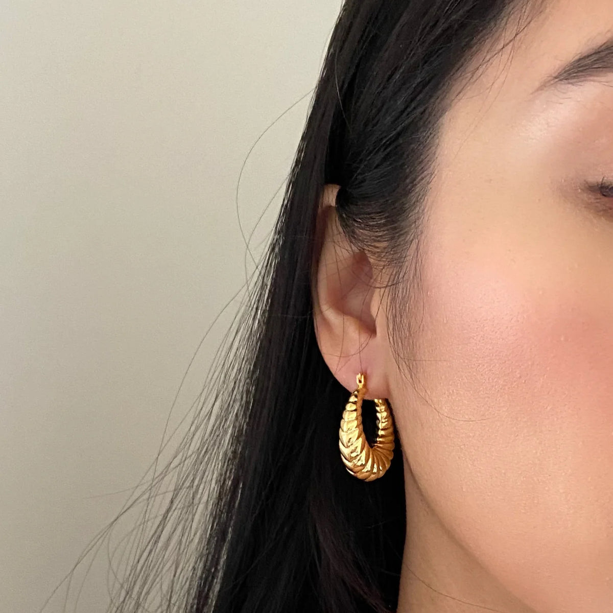 Twisted hoops