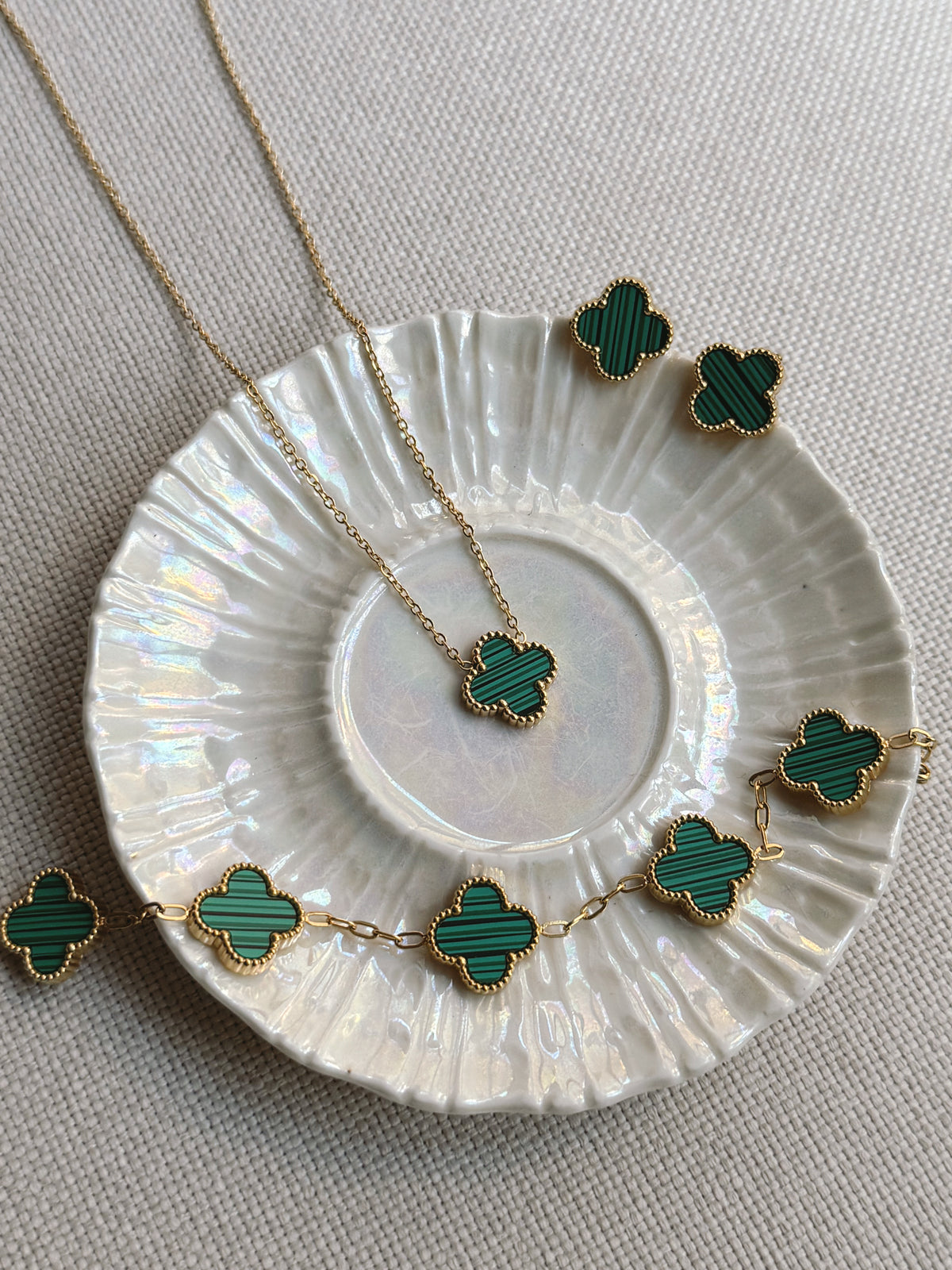 Green clovers