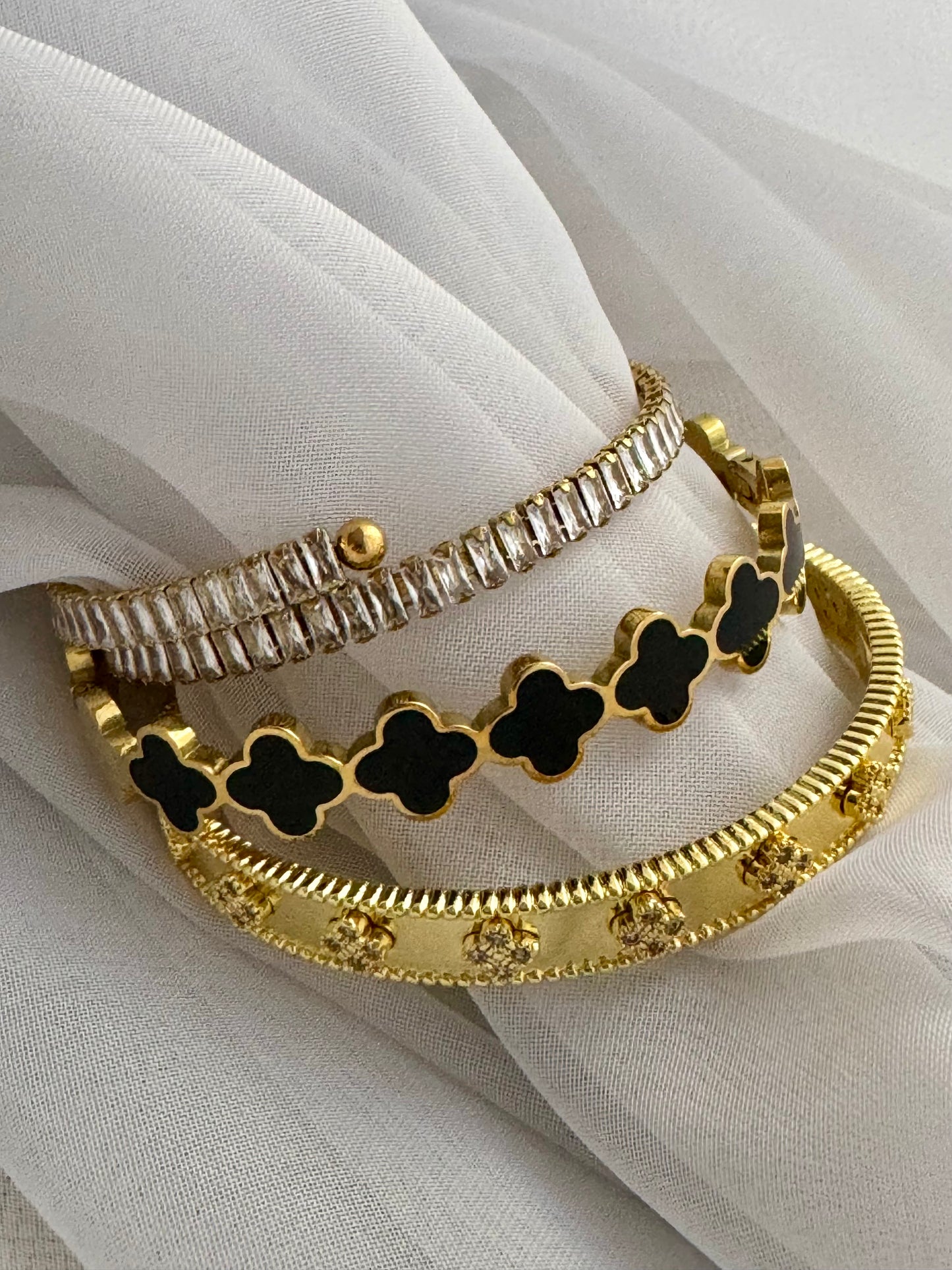 Diamond clover bangle