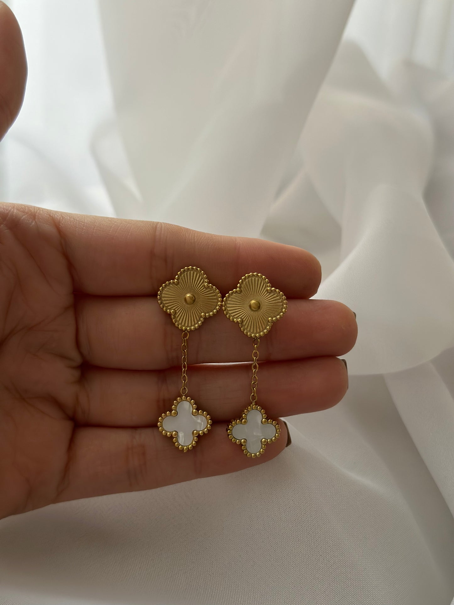 Double wthite clover earring