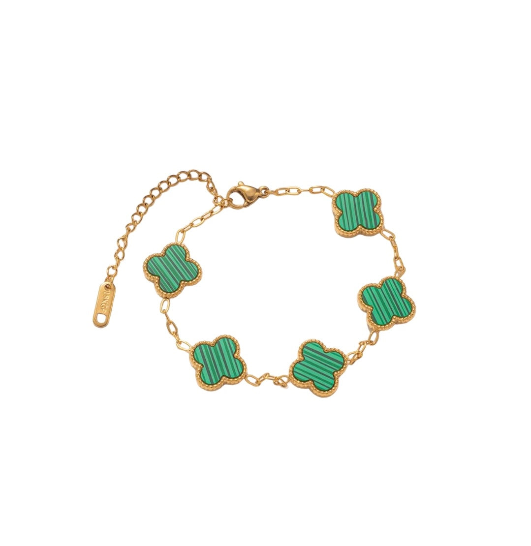 Green clovers