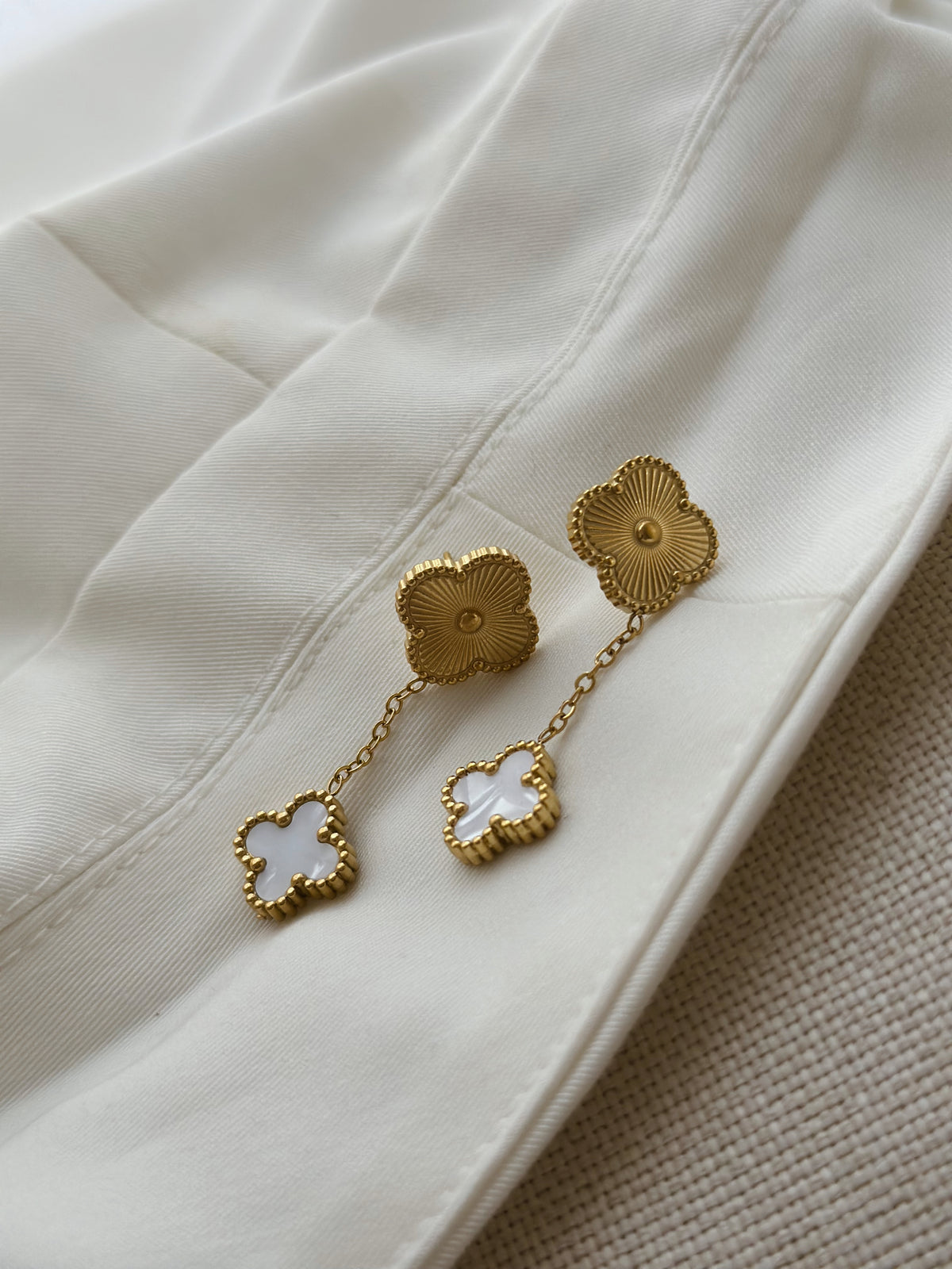 Double wthite clover earring
