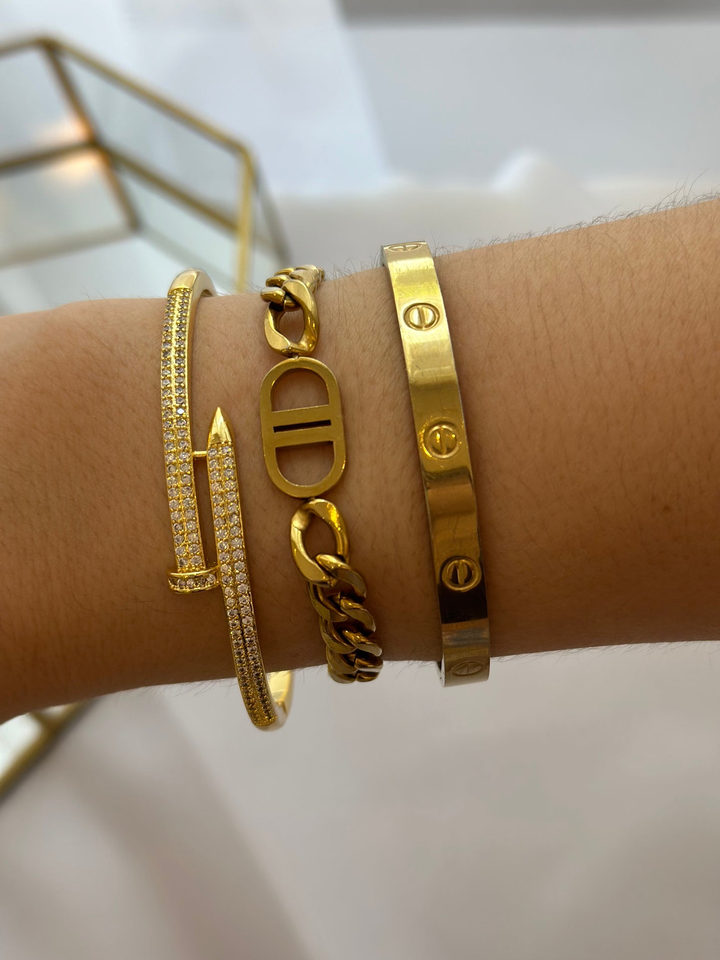 Clou with zirconias
