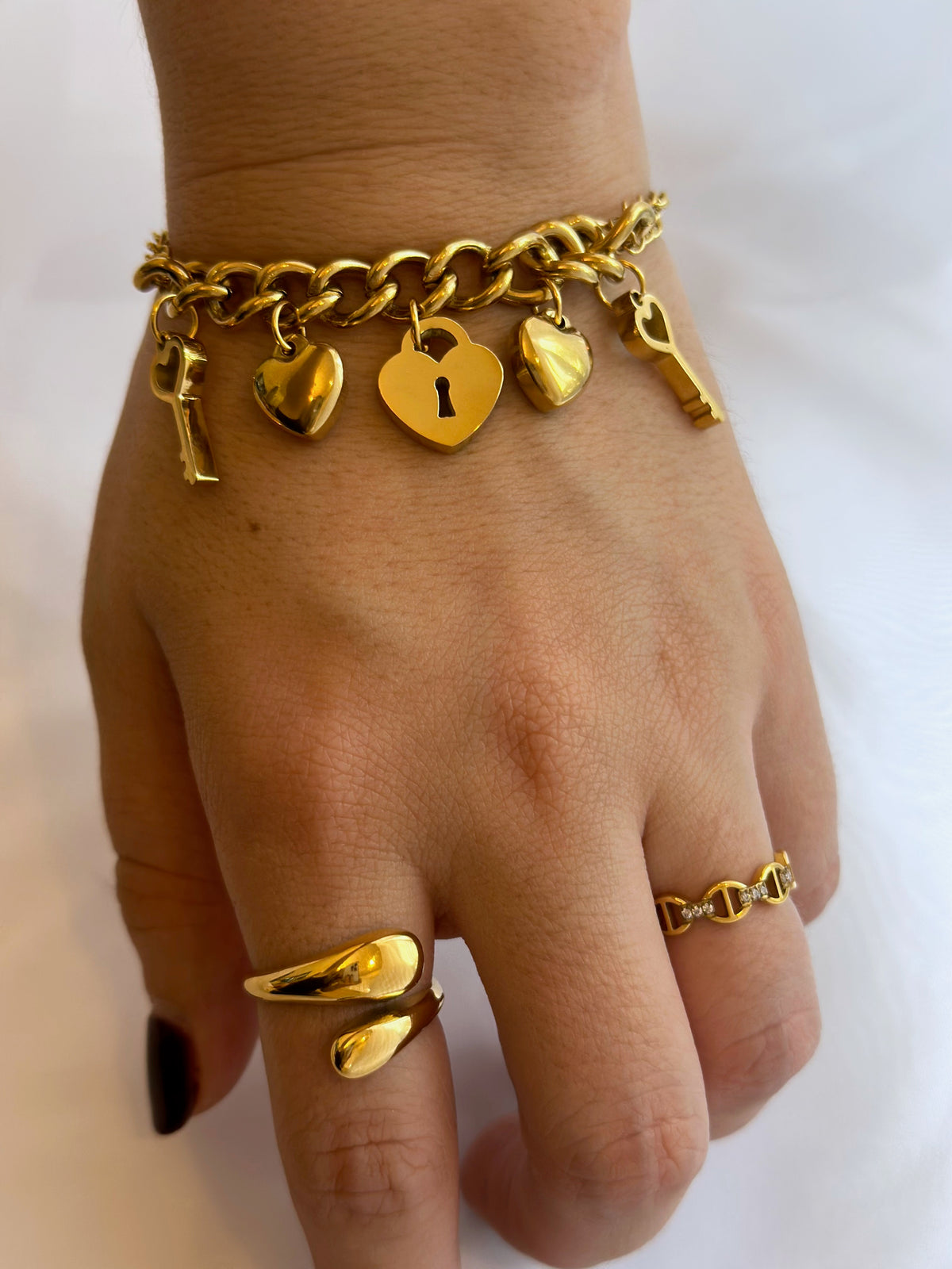 Locked heart bracelet