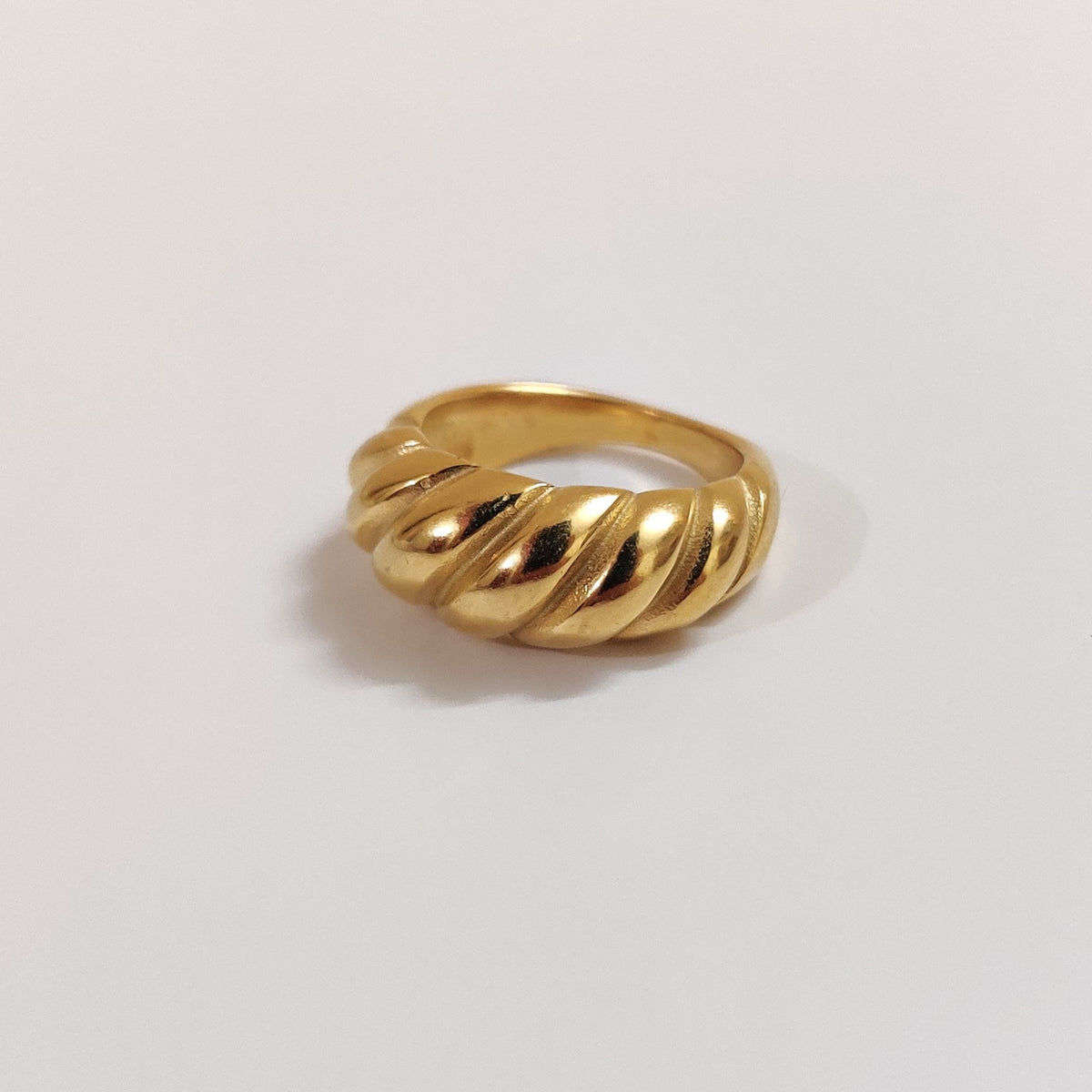Croissant ring